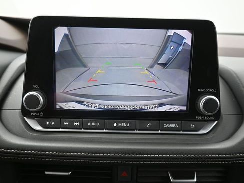 Used 2023 Nissan Rogue SV image 9