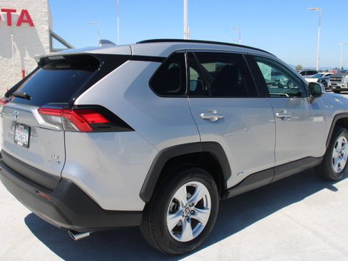 Certified 2021 Toyota RAV4 XLE w/ Convenience Package AWD/4WD image 3
