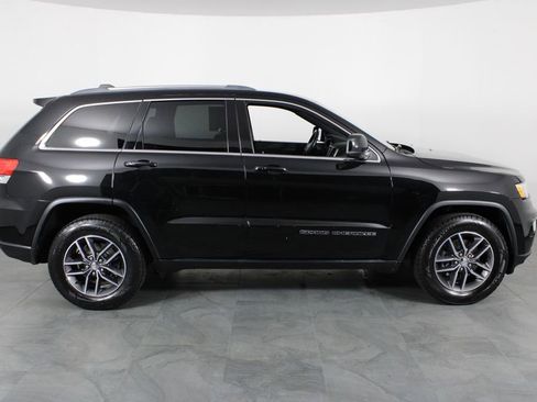 Used 2018 Jeep Grand Cherokee Laredo image 16