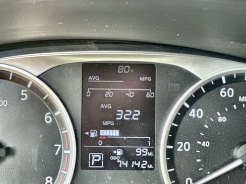 Used 2022 Nissan Kicks S FWD image 12