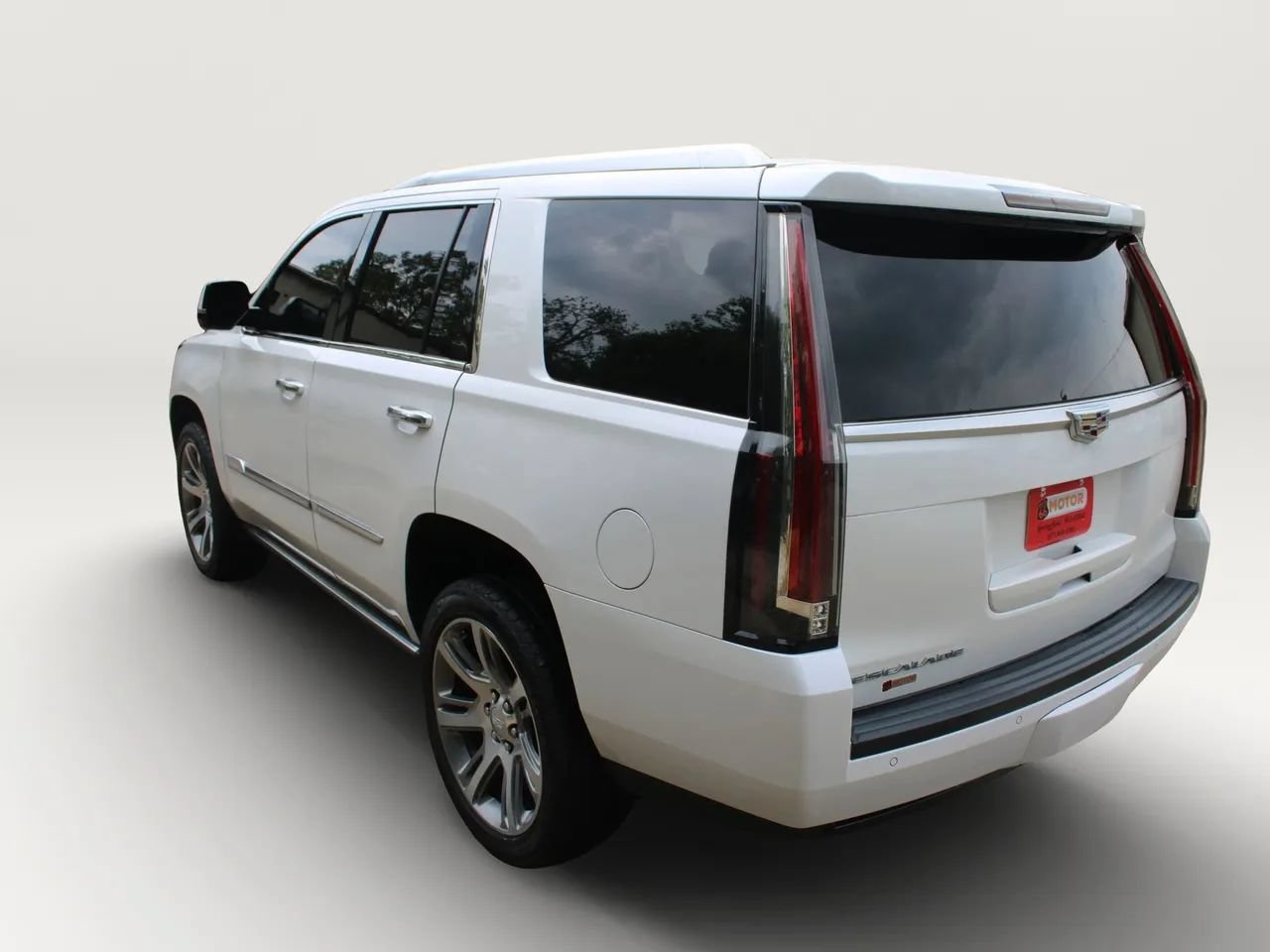 Used 2016 Cadillac Escalade Premium AWD/4WD image 6