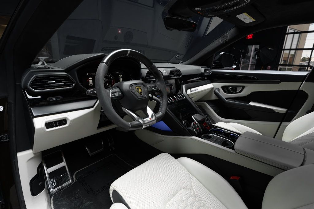 Used 2022 Lamborghini Urus AWD/4WD image 24