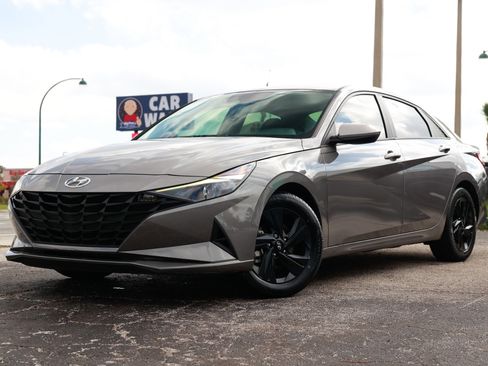 Used 2023 Hyundai Elantra SEL image 1