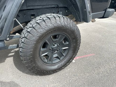 Certified 2022 Jeep Gladiator Willys image 7
