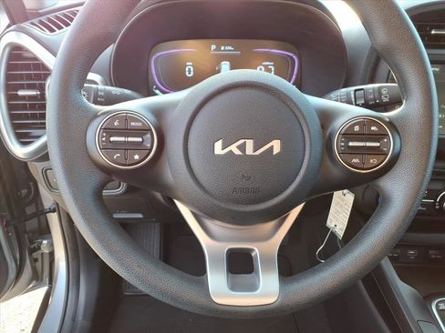 Used 2025 Kia Soul LX w/ LX Technology Package image 17