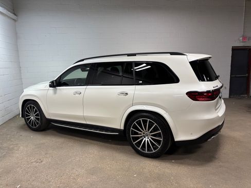 Used 2024 Mercedes-Benz GLS 450 4MATIC image 10