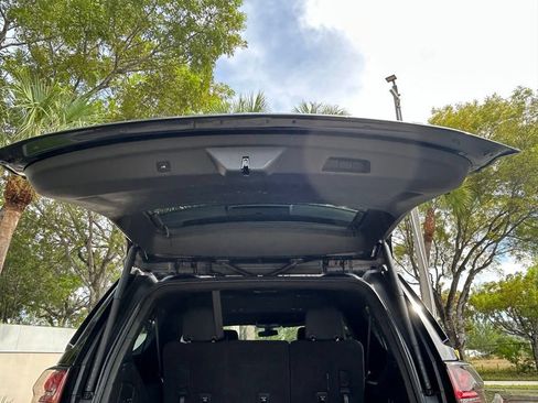 Used 2022 Chevrolet Suburban LT RWD image 42