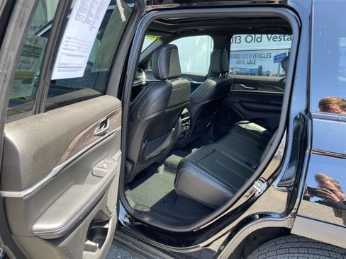 Used 2025 Jeep Grand Cherokee Limited w/ Trailer Tow Package AWD/4WD image 31