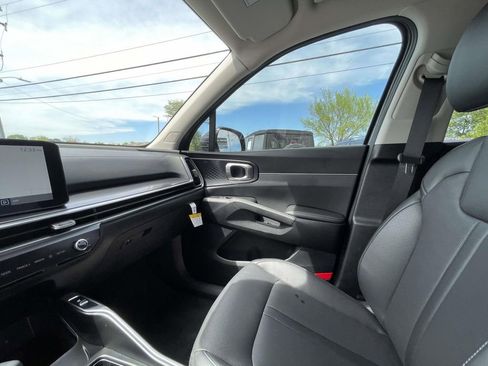 Certified 2025 Kia Sorento EX FWD image 31
