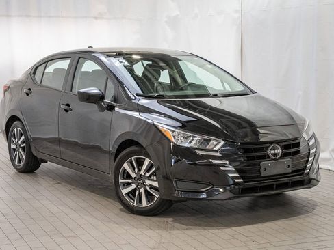 Used 2023 Nissan Versa SV image 1