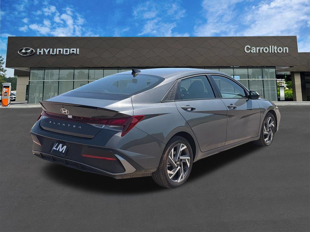 Certified 2025 Hyundai Elantra Sport FWD image 5