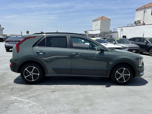 Used 2024 Kia Niro EX FWD image 9