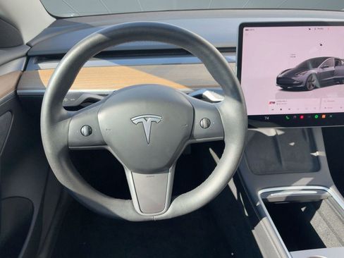 Used 2023 Tesla Model 3 Standard Range image 17