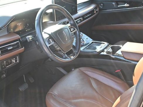 Used 2023 Lincoln Nautilus Reserve w/ Equipment Group 201A image 9