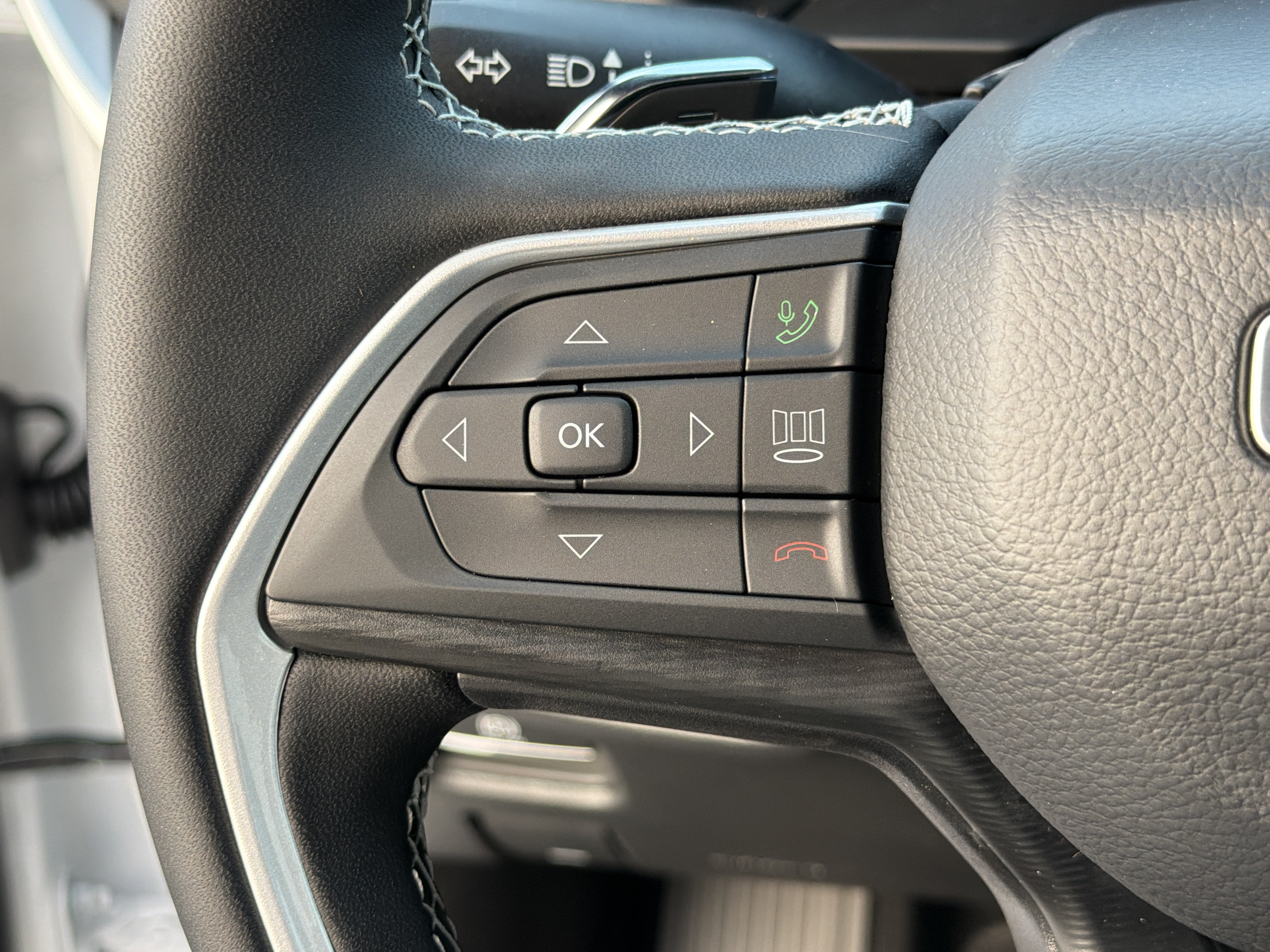 New 2027 Jeep Grand Cherokee Laredo X RWD image 25