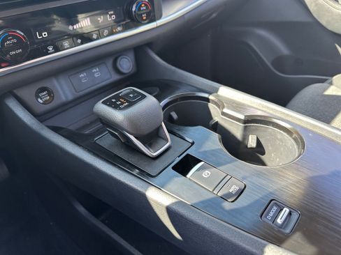 Used 2025 Nissan Rogue SV FWD image 43