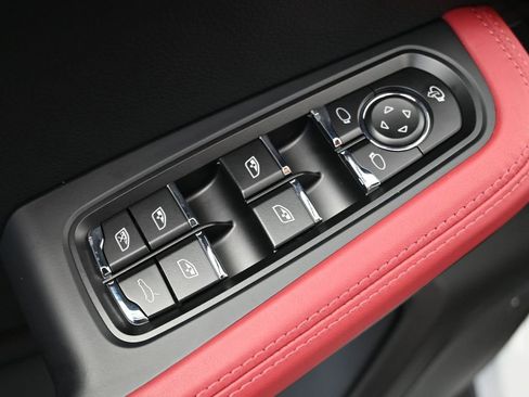 Certified 2026 Porsche Macan image 19