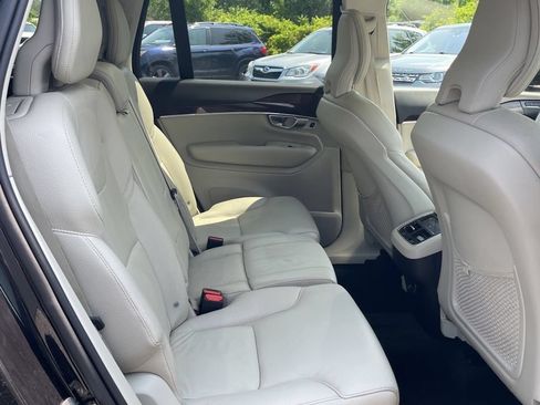 Used 2019 Volvo XC90 T5 Momentum w/ Multimedia Package AWD/4WD image 12