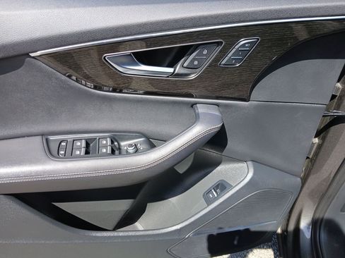 Used 2025 Audi Q7 3.0T Premium Plus image 11