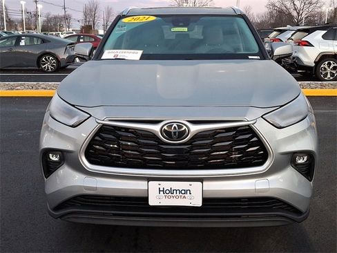 Certified 2021 Toyota Highlander XLE image 3