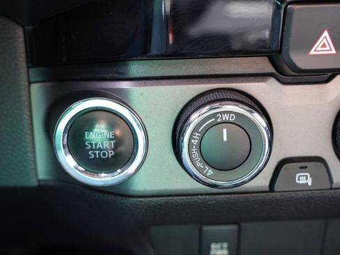 Used 2017 Toyota Tacoma TRD Off-Road image 25