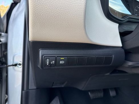 Used 2025 Toyota Corolla LE image 19