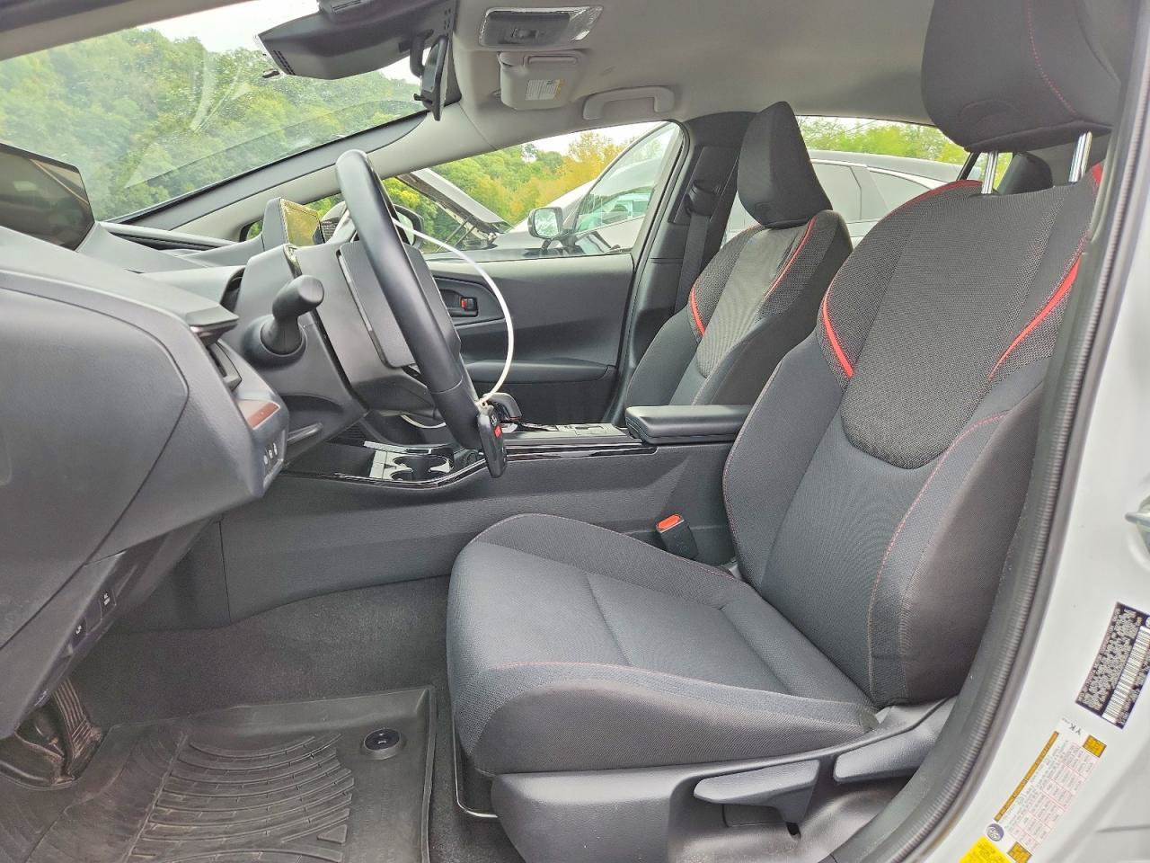 Used 2025 Toyota Prius Plug-In Hybrid FWD image 6