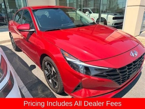 Used 2023 Hyundai Elantra SEL w/ Convenience Package FWD image 3