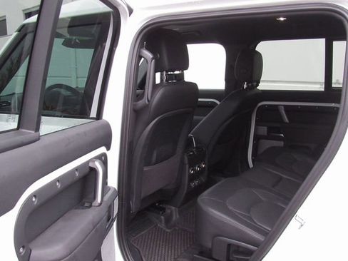 Used 2024 Land Rover Defender 130 X-Dynamic SE AWD/4WD image 13
