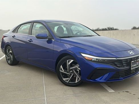 Used 2025 Hyundai Elantra Limited image 6