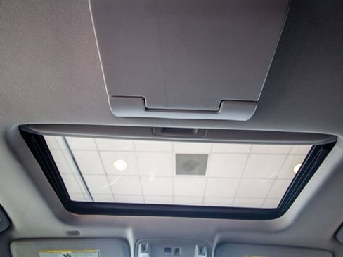 Used 2018 GMC Yukon Denali w/ Denali Ultimate Package image 12