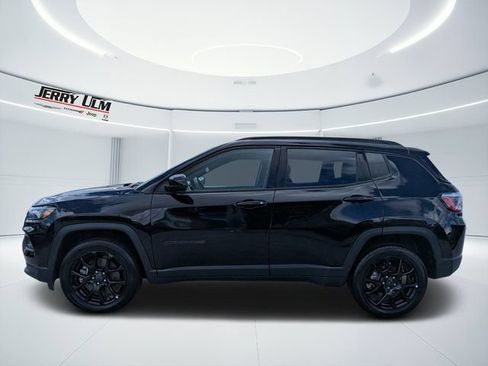 Certified 2025 Jeep Compass Latitude w/ Convenience Group AWD/4WD image 6