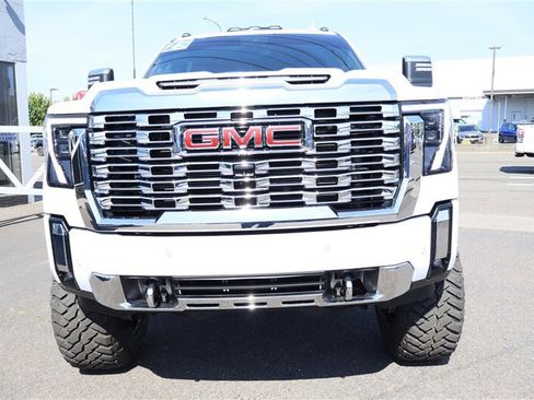 Used 2025 GMC Sierra 3500 Denali w/ Denali Reserve Package AWD/4WD image 8