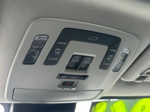 Used 2022 Toyota Sienna XLE w/ XLE Plus Package image 37