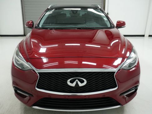 Used 2017 INFINITI QX30 Premium w/ Navigation Package image 2