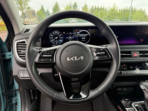 Used 2025 Kia Seltos EX FWD image 10