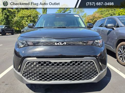Used 2024 Kia Soul LX w/ Option Group 015 FWD image 2