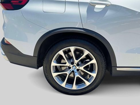 Certified 2024 BMW X5 xDrive40i w/ Premium Package AWD/4WD image 5