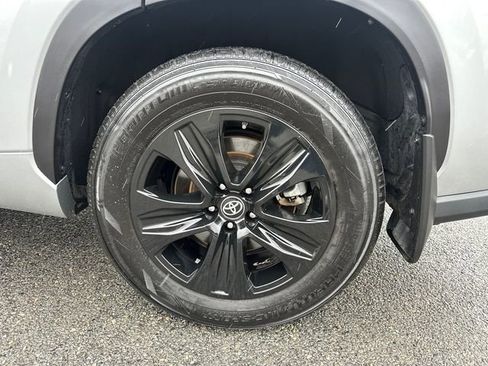 Used 2023 Toyota Highlander XLE image 14