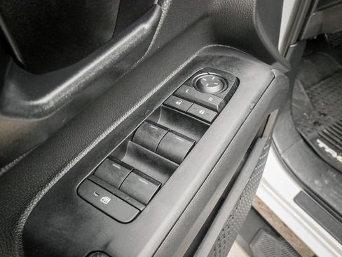Used 2025 Toyota Tacoma SR AWD/4WD image 15