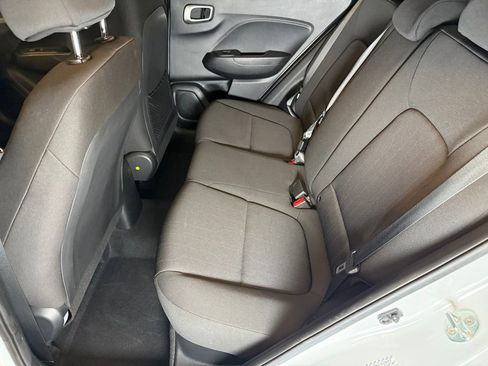 Used 2022 Hyundai Venue SE FWD image 21
