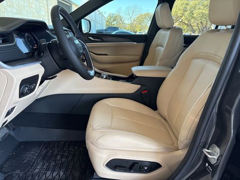 New 2025 Jeep Grand Cherokee Limited image 11