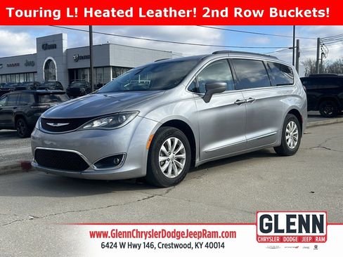 Used 2017 Chrysler Pacifica Touring-L image 1