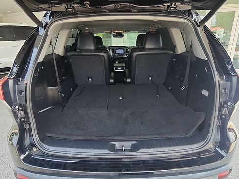Used 2019 Toyota Highlander XLE AWD/4WD image 25