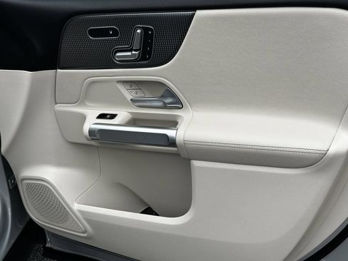 Certified 2022 Mercedes-Benz GLB 250 image 16