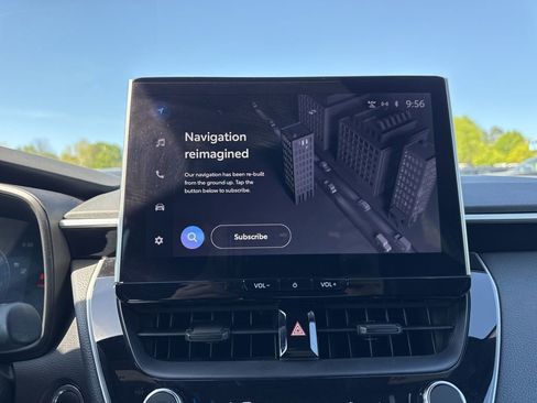 Used 2025 Toyota Corolla SE w/ SE Premium Package image 19