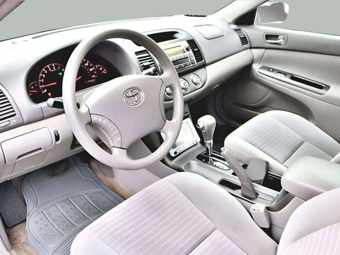 Used 2005 Toyota Camry LE image 8