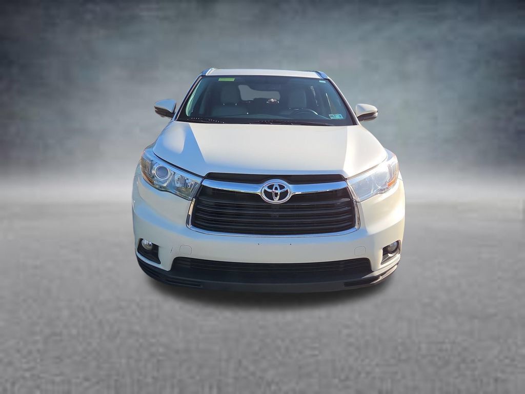 Used 2016 Toyota Highlander XLE AWD/4WD image 2