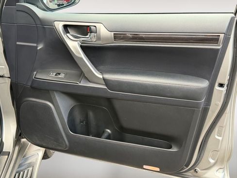 Used 2022 Lexus GX 460 Premium w/ Accessory Package AWD/4WD image 25