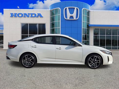 Used 2024 Nissan Sentra SR image 2